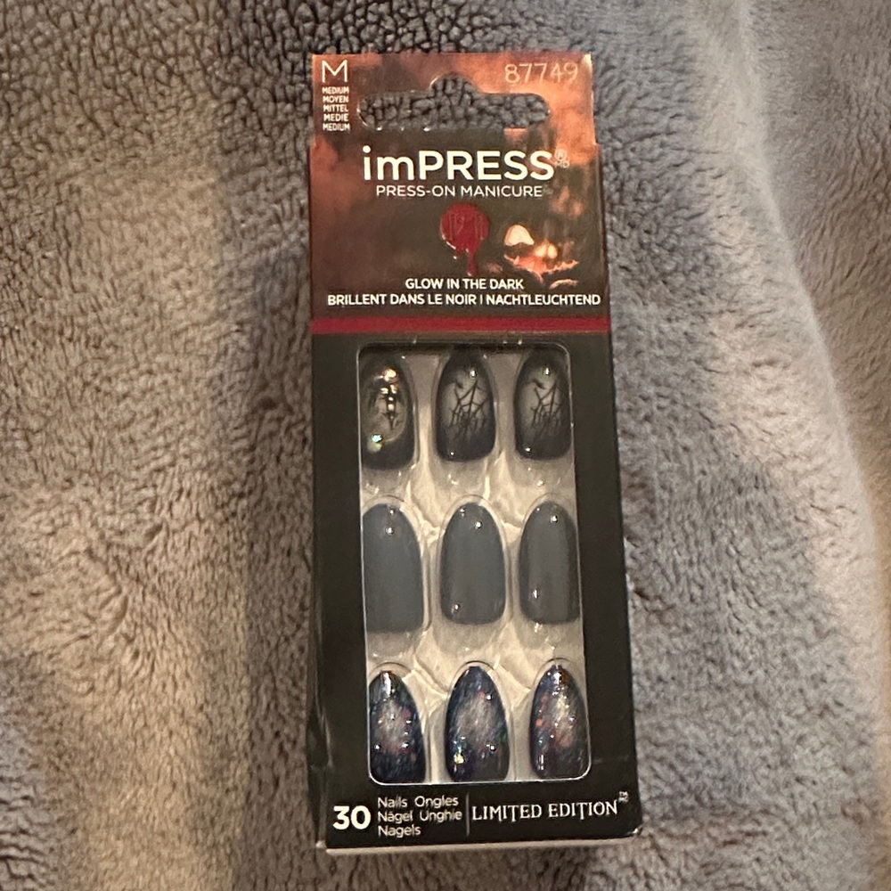 imPRESS Press-On Manicure Black & Galaxy Glow Set